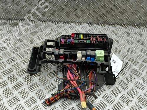 Used Fuse box Fuse box 39511464 39511464