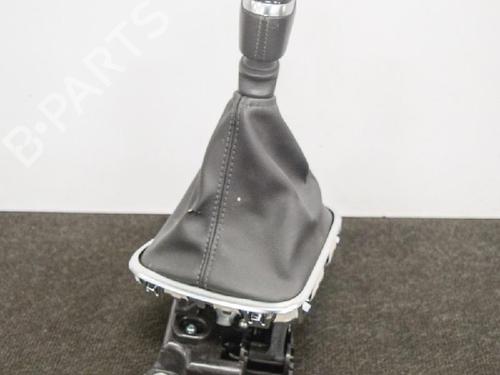 Used Gear lever RENAULT KADJAR (HA_, HL_) 1.5 dCi 110 (HLA3) (110 hp) 6760956