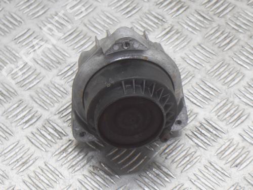 Used Engine mount BMW 5 (F10) 550 i (408 hp) 7902423