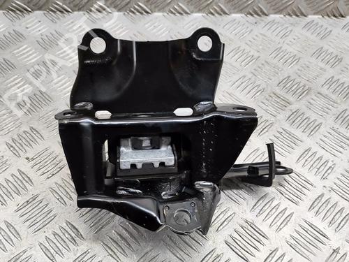 Used Engine mount Engine mount TOYOTA YARIS (_P21_, _PA1_, _PH1_) 1.5 Hybrid (MXPH10, MXPH11) (116 hp) 28558802 28558802