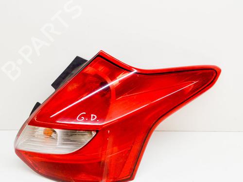 Used Right taillight FORD FOCUS III 1.0 EcoBoost (100 hp) 8073917