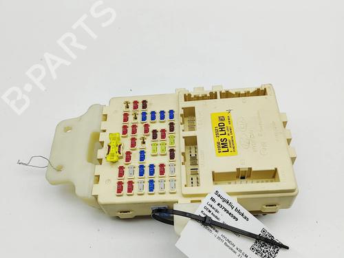 Used Fuse box Fuse box 38755822 38755822