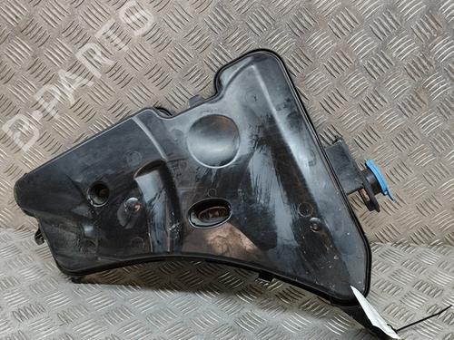 Used Windscreen washer tank BMW 5 (G30, F90) 530 e Plug-in-Hybrid xDrive (252 hp) 16639556