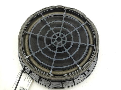 speaker-audi-a4-b9-8w2-8wc-2015-33395040 main image