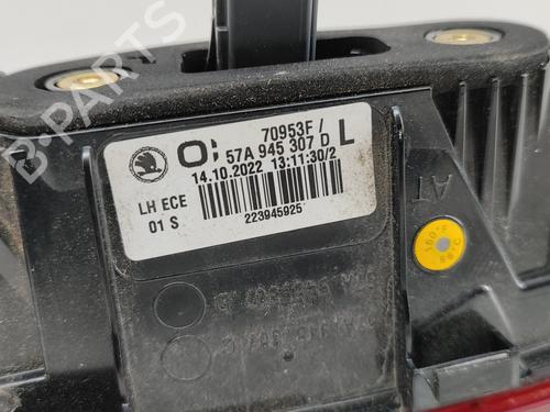 Venstre baglygte bagklap SKODA KAROQ (NU7, ND7) 1.5 TSI | BP18878790C79 