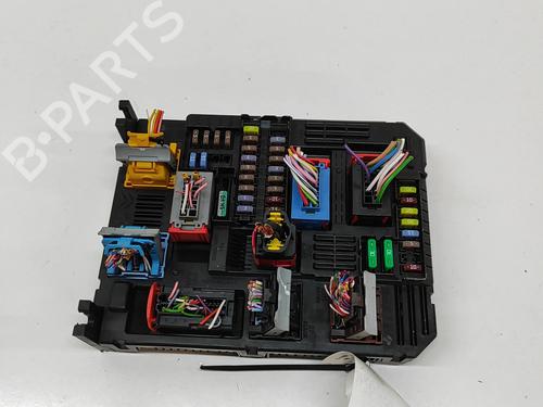 Used Fuse box Fuse box PEUGEOT 208 II (UB_, UP_, UW_, UJ_) 1.2 Hybrid 136 (UPHPYK) (136 hp) 28688098 28688098