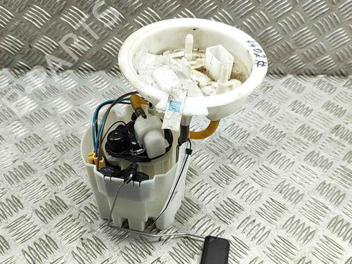 Used Fuel pump BMW X1 (F48) sDrive 20 i (192 hp) 18605415