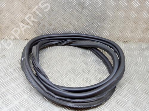 Used Rubber door seal PEUGEOT 3008 II SUV (MC_, MR_, MJ_, M4_) 1.6 THP 165 (M45GYW, M45GZW, M45GYV) (165 hp) 14646359