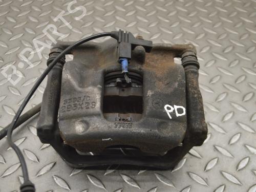 Used Right front brake caliper Right front brake caliper INFINITI Q30 1.5 D (109 hp) 33353460 33353460