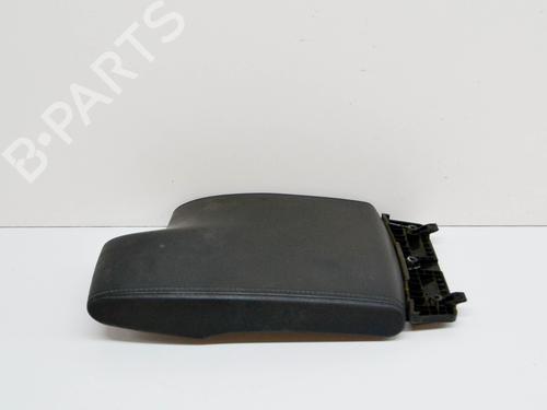 Used Armrest / Center console TOYOTA HILUX VIII Pickup (_N1_) 2.4 D 4WD (GUN125_, GUN125R) (150 hp) 10073422