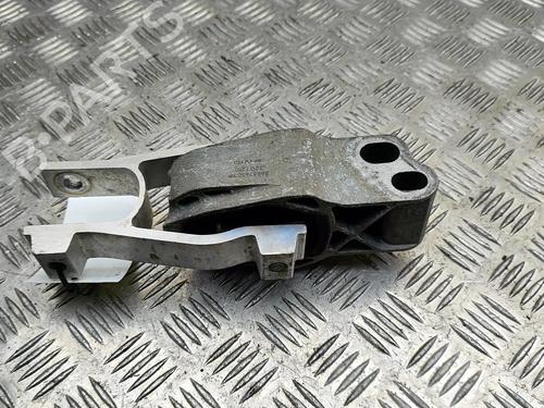 Used Engine mount VOLVO XC40 (536) B4 Mild-Hybrid (197 hp) 30679017