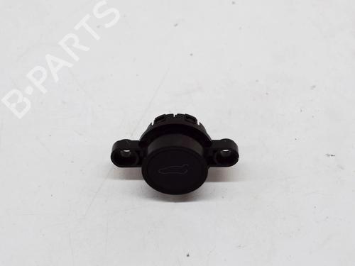 switch-tesla-model-3-5yj3-2017-27755041 main image