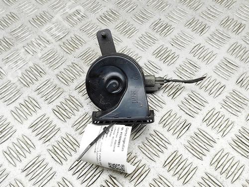 horn-jaguar-f-pace-x761-2015-33379489 main image