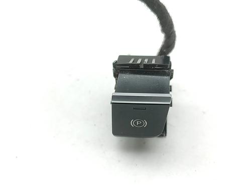 switch-audi-q5-fyb-fyg-2016-33395991 main image