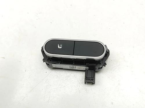 switch-mercedes-benz-gla-h247-2020-32143044 main image