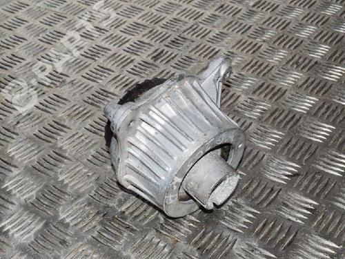 Used Engine mount MERCEDES-BENZ C-CLASS (W205) C 220 BlueTEC / d (205.003) (163 hp) 6725138
