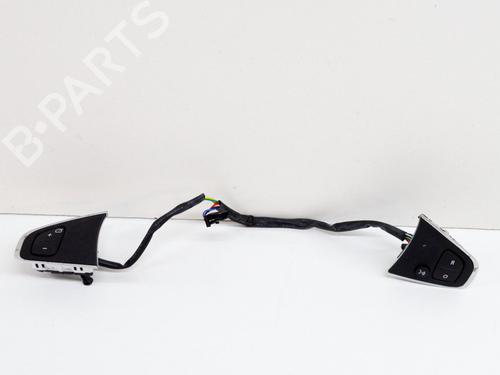 Used Steering wheel controls PEUGEOT 208 I (CA_, CC_) 1.4 HDi (68 hp) 11869767
