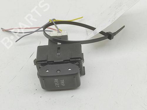 switch-nissan-navara-np300-pickup-d23-d23t-2014-34218177 main image