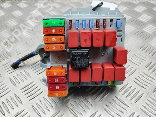 Used Fuse box Fuse box 38239468 38239468
