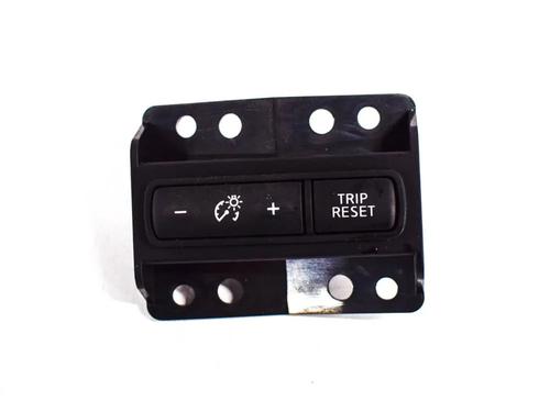 Used Switch Switch NISSAN QASHQAI II (J11, J11_) 1.2 DIG-T (115 hp) 6745282 6745282