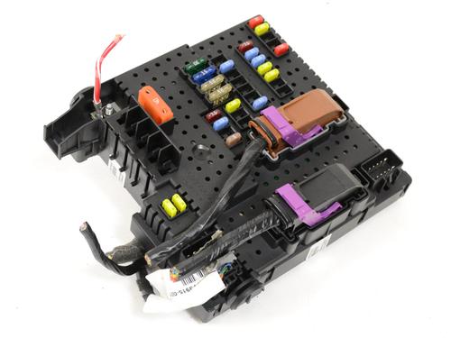Used Fuse box Fuse box VOLVO S60 I (384) 2.0 T (180 hp) 9898477 9898477