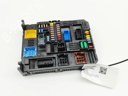 Used Fuse box Fuse box PEUGEOT 2008 II (UD_, US_, UY_, UJ_, UR_, UC_) e-2008 (UKZKXZ) (136 hp) 36180995 36180995
