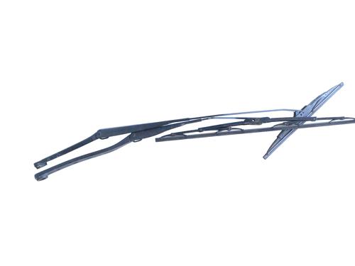 Used Front windshield wiper arm NISSAN JUKE (F15) 1.2 DIG-T (115 hp) 30240007