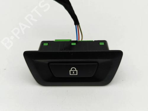 switch-bmw-5-g30-f90-2016-27577139 main image