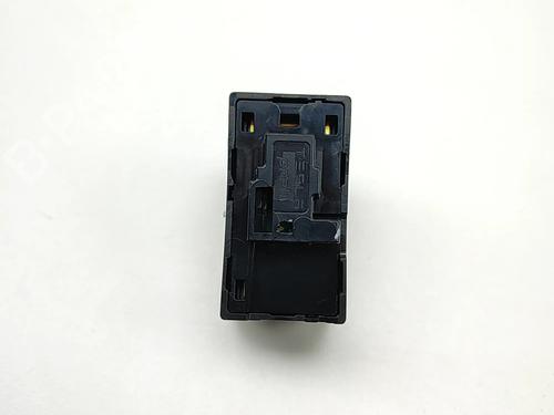 Right rear window switch TESLA MODEL Y (5YJY) Long Range All-wheel Drive | BP38565442I28 - Image 4