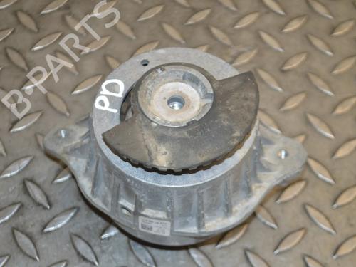 Used Engine mount Engine mount MERCEDES-BENZ C-CLASS Coupe (C205) C 250 d (205.308) (204 hp) 33349838 33349838