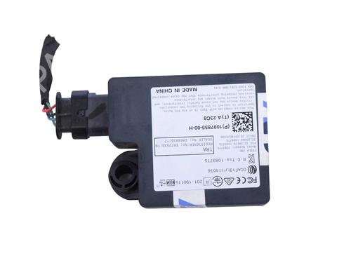 Used Electronic module TESLA MODEL 3 (5YJ3) EV AWD (351 hp) 30252063