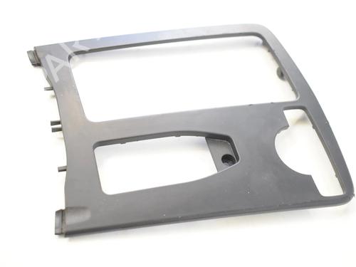 Used Middle console Middle console MERCEDES-BENZ E-CLASS (W212) E 200 CGI (212.048, 212.148) (184 hp) 33340192 33340192