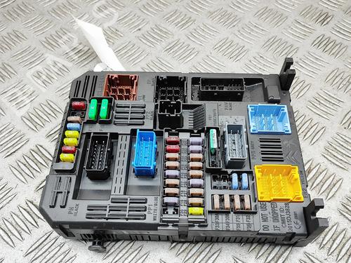 Used Fuse box Fuse box 37029313 37029313