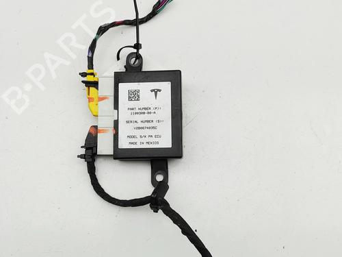 Electronic module TESLA MODEL X (5YJX) 90D AWD | BP33382933M83 - Image 2
