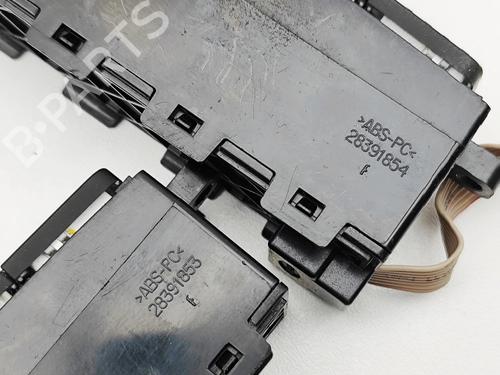 Switch JAGUAR XE (X760) 2.0 D | BP38239336I30 - Image 9