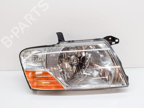 Used Right headlight MITSUBISHI PAJERO III (V7_W, V6_W) 3.2 Di-D (V68W, V78W) (165 hp) 10368618