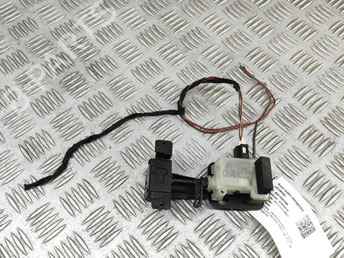 fuel-cap-mercedes-benz-s-class-coupe-c216-2006-2007-2008-2009-2010-2011-2012-2013-27474449 main image