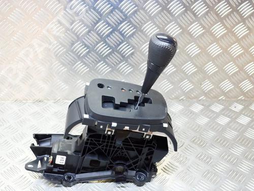 Used Gear lever Gear lever TOYOTA YARIS (_P13_) 1.5 Hybrid (NHP130_) (101 hp) 8145009 8145009