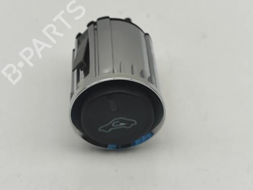 switch-aston-martin-vantage-vantage-2005-27797808 main image