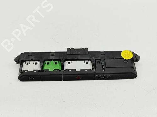 switch-vw-passat-b8-3g2-cb2-2014-33379835 main image