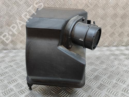 Used Air filter box TOYOTA YARIS (_P13_) 1.5 Hybrid (NHP130_, NHP130) (101 hp) 19743628