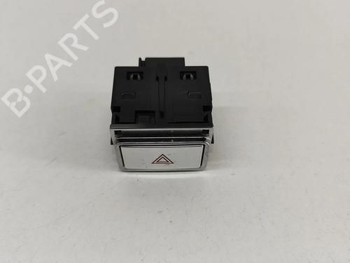 warning-switch-jaguar-i-pace-x590-2018-27778819 main image