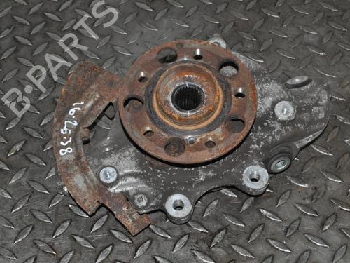 Used Right rear steering knuckle Right rear steering knuckle LAND ROVER RANGE ROVER IV (L405) 4.4 SDV8 4x4 (340 hp) 33343902 33343902