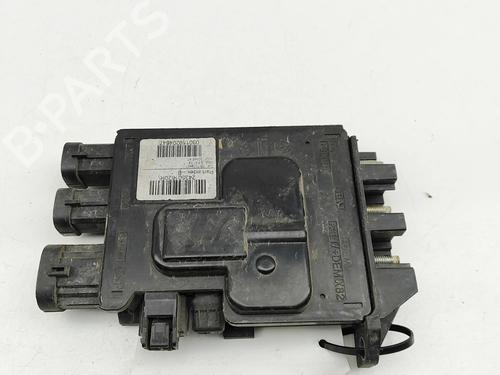 Used Fuse box OPEL VIVARO B Bus (X82) 1.6 CDTI (06) (125 hp) 32061303