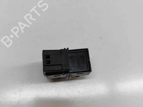 Switch VOLVO V60 II (225) B6 Mild-Hybrid AWD | BP29459366I30 