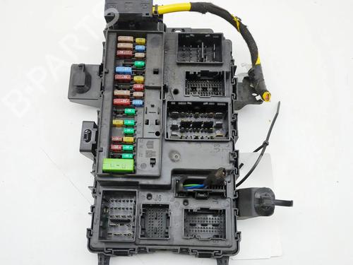 Used Fuse box Fuse box 39409908 39409908