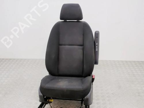 sde-hjre-fortil-mercedes-benz-sprinter-35-t-van-b907-b910-2018-39380963 main image