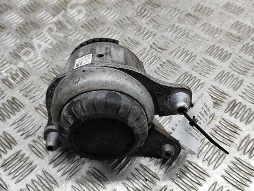 Used Engine mount MERCEDES-BENZ C-CLASS T-Model (S205) C 350 e (205.247) (279 hp) 27770951