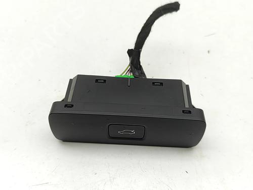 switch-volvo-v90-ii-estate-235-2016-33382243 main image