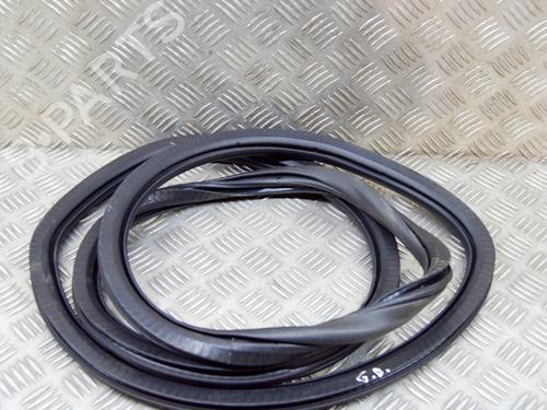 Used Rubber door seal PEUGEOT 2008 I (CU_) 1.2 THP 110 / PureTech 110 (110 hp) 14645701